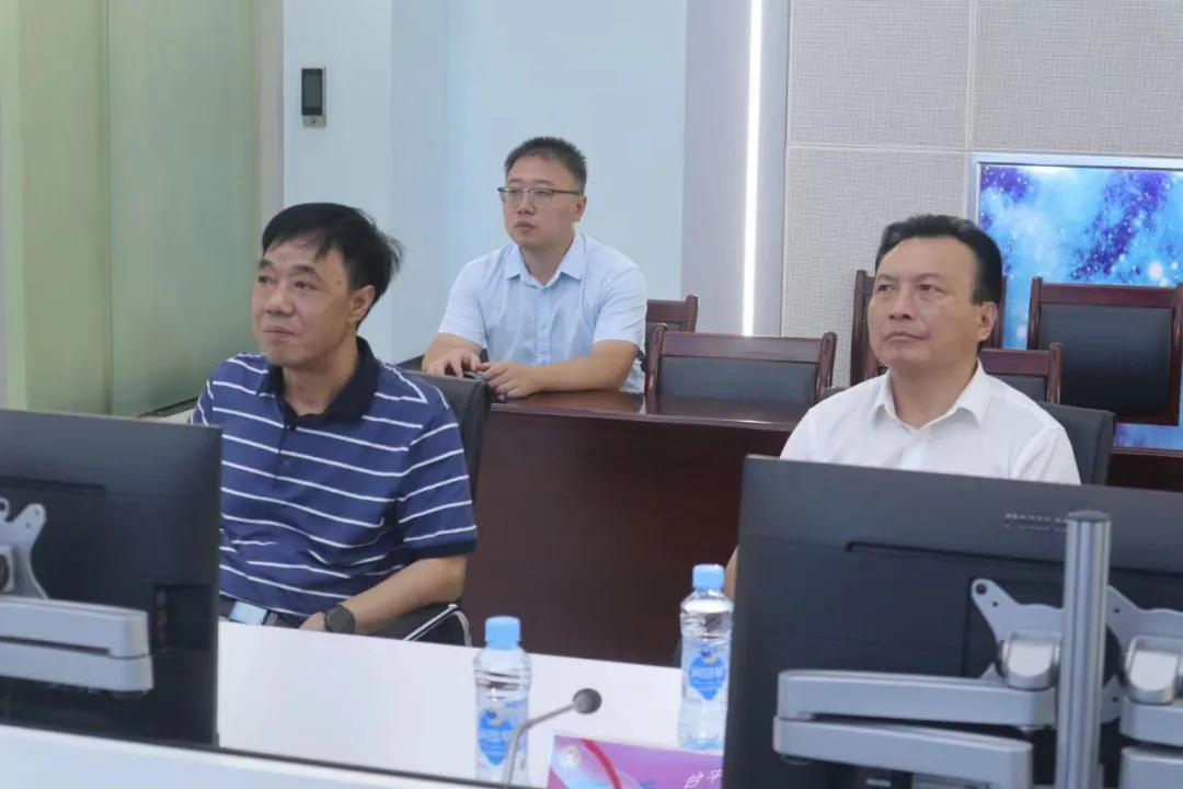 南昌城投总司理张东林一行赴市公安局大数据中心学习考察